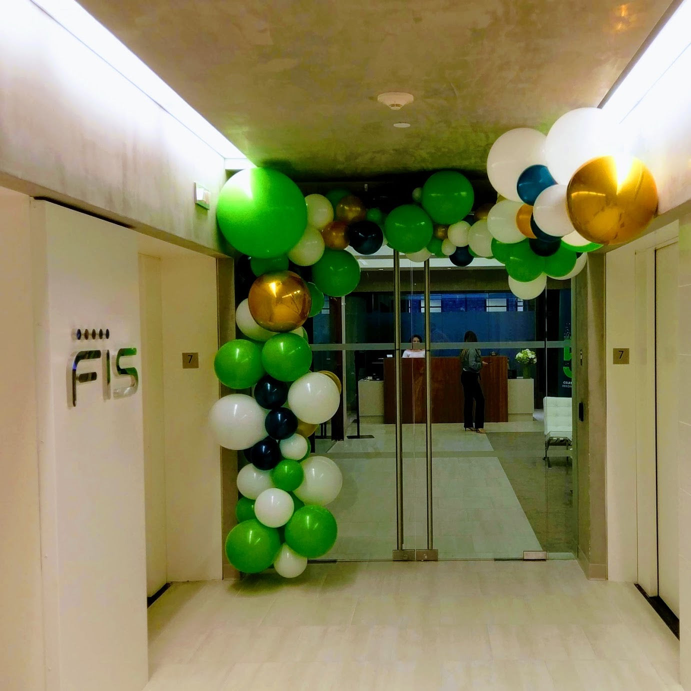 Balloon Garland Inside Storefront L Shaped