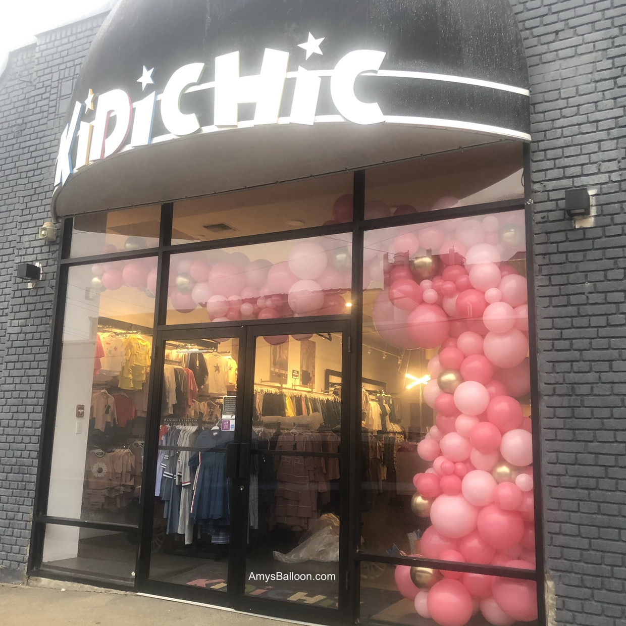 Balloon Garland Inside Storefront L Shaped